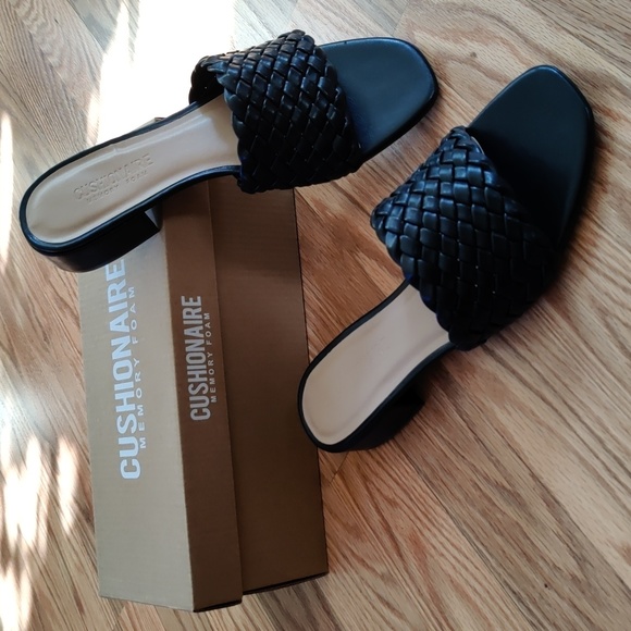 Cushionaire Memory Foam Nerida Black Heeled Sandals, size 8.5M - Picture 2 of 6